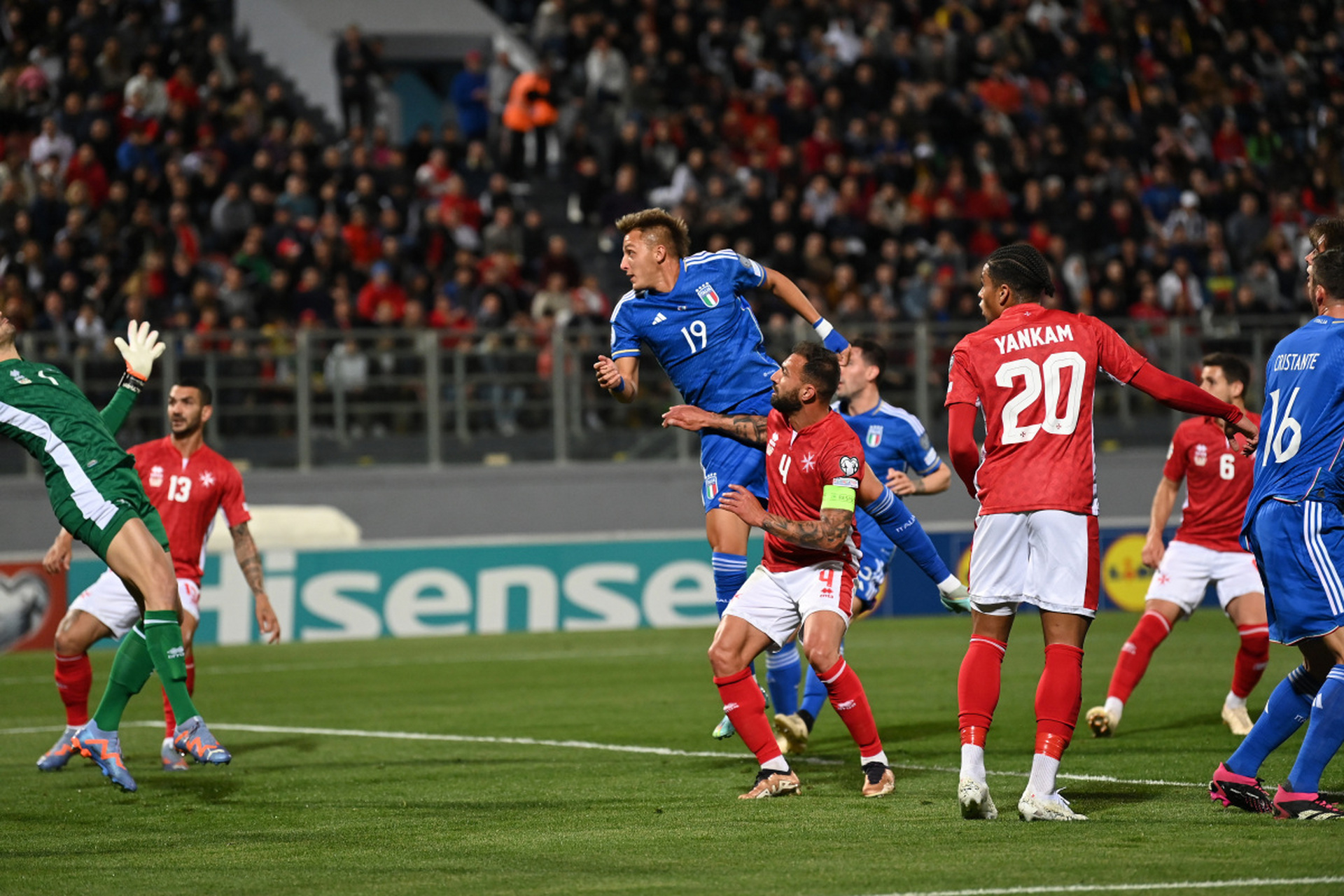 关于激烈角逐:争夺欧洲足球巅峰之位的信息 关于激烈角逐:争夺欧洲足球巅峰之位的信息