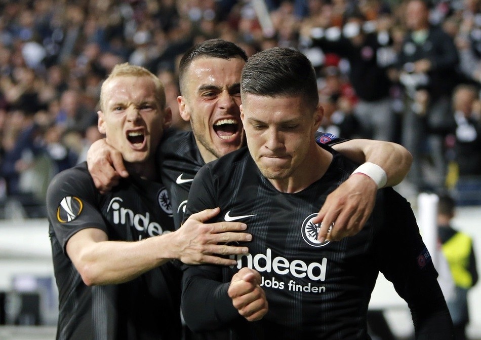 史泰卡遭遇客场失利，德甲保级形势严峻