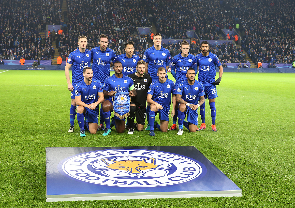 包含莱斯特城后卫阻击反击，领跑积分榜的词条