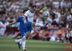 经典足球比赛火爆举行，观赏价值极高(经典足球比赛集锦)