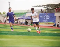 经典足球比赛火爆举行，观赏价值极高(经典足球比赛集锦)