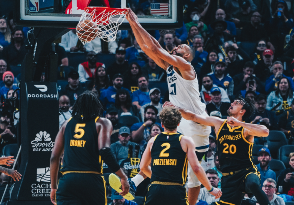 皇家社会后防线状态下滑,防守成为球队软肋 皇家社会后防线状态下滑,防守成为球队软肋