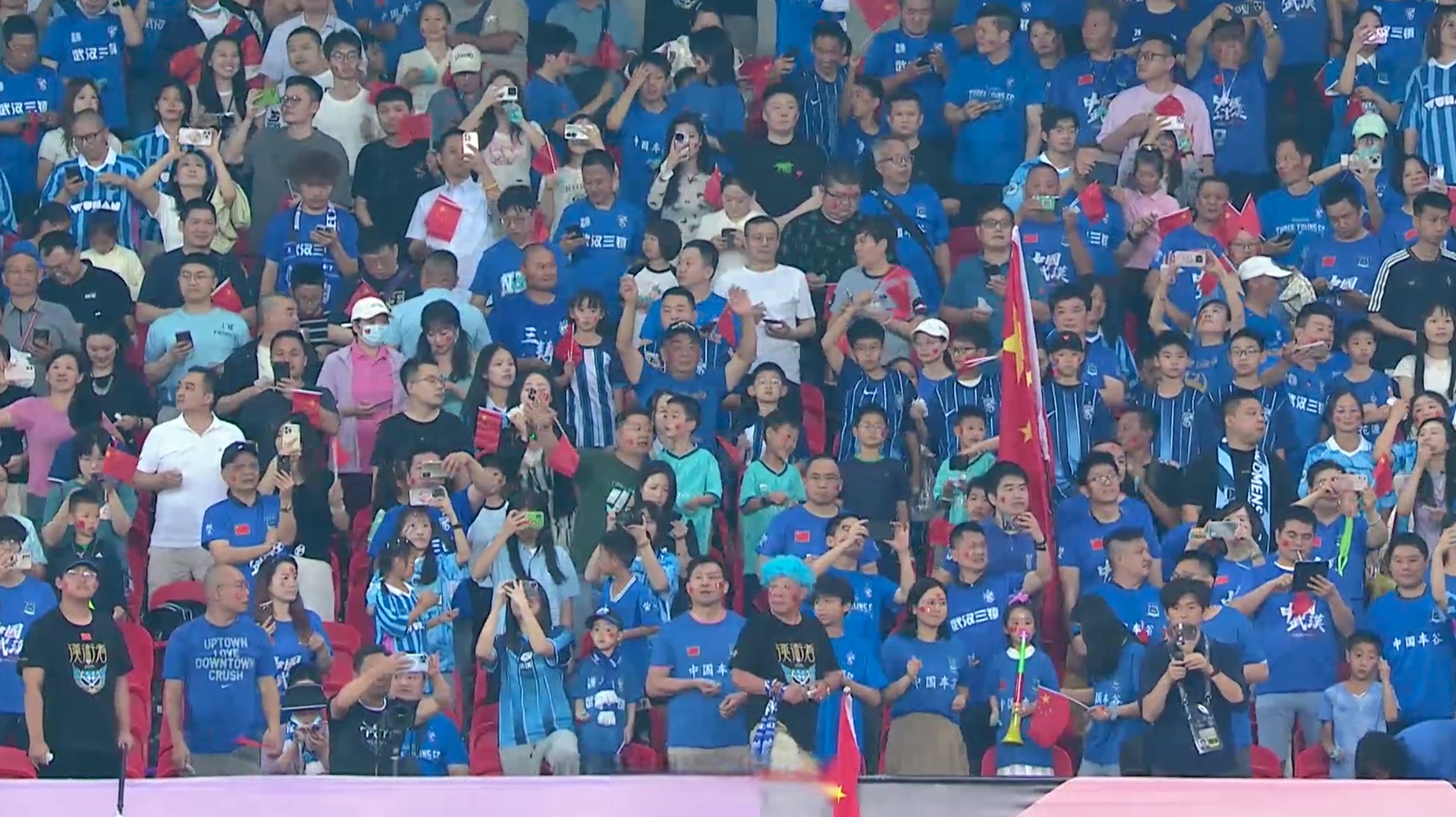 包含亚洲足球霸主之争，俱乐部比赛看点十足的词条