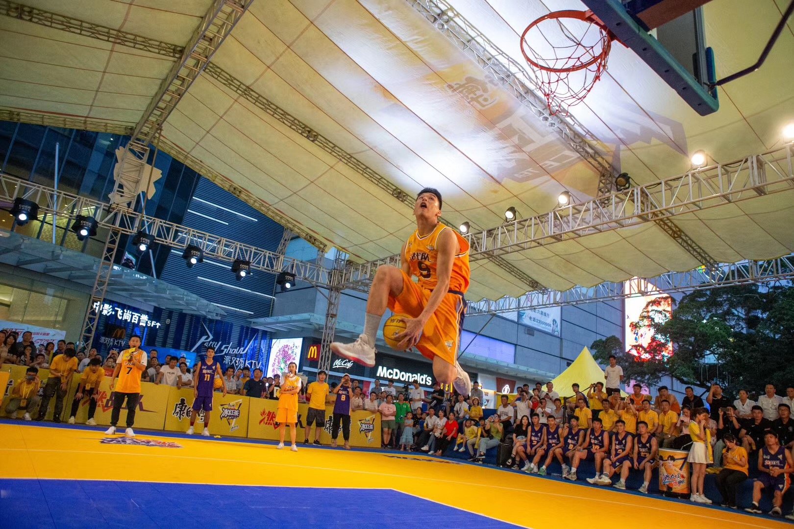 赛季收官之战打响，球员化身英雄