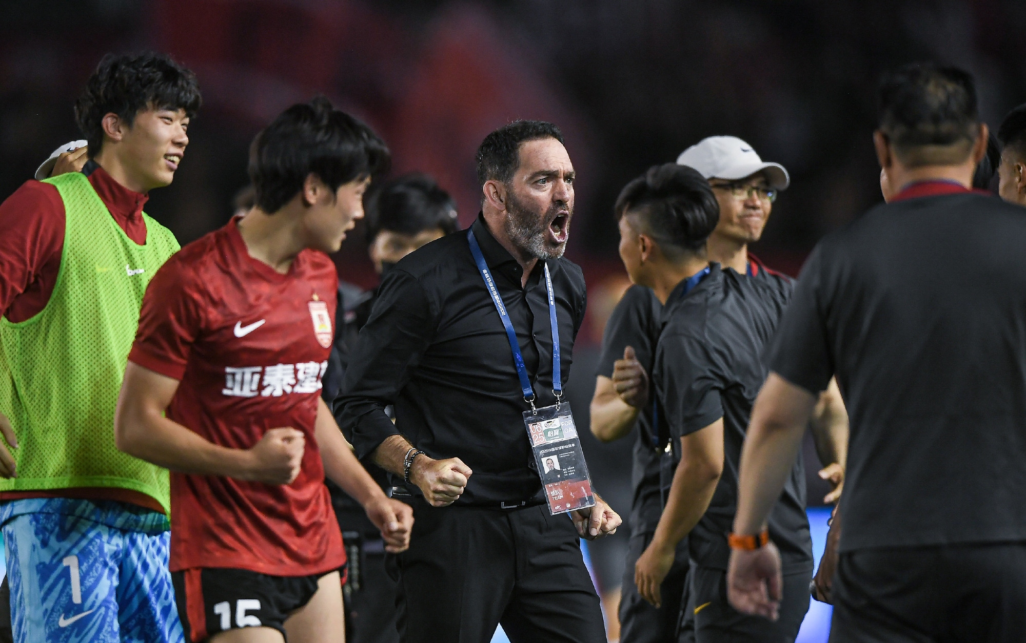 申花客场击败亚泰，提前锁定季后赛名额的简单介绍